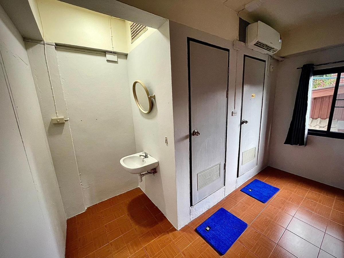 Satop Travelers Guesthouse Чиангмай Екстериор снимка