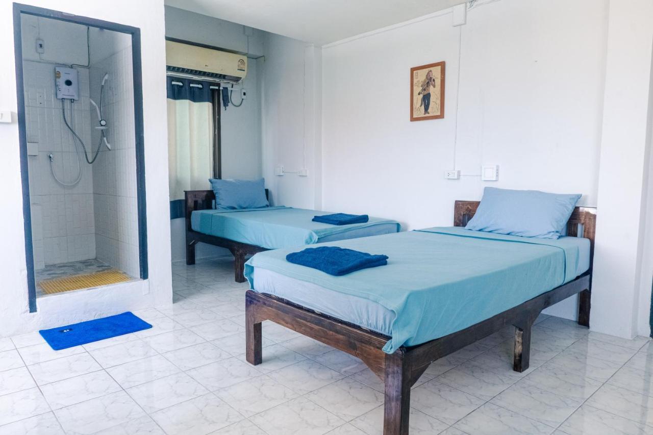 Satop Travelers Guesthouse Чиангмай Екстериор снимка