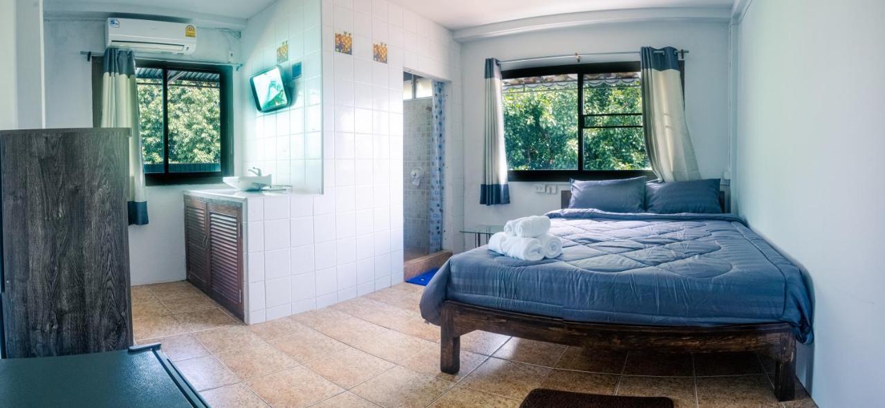 Satop Travelers Guesthouse Чиангмай Екстериор снимка