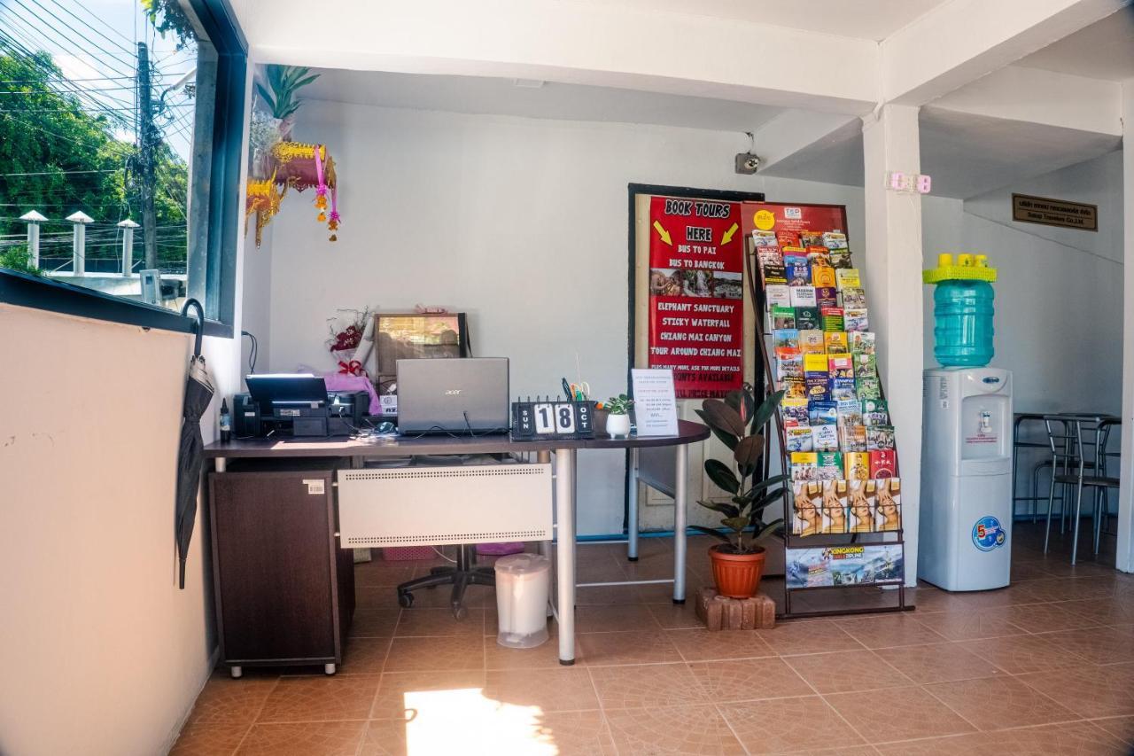 Satop Travelers Guesthouse Чиангмай Екстериор снимка
