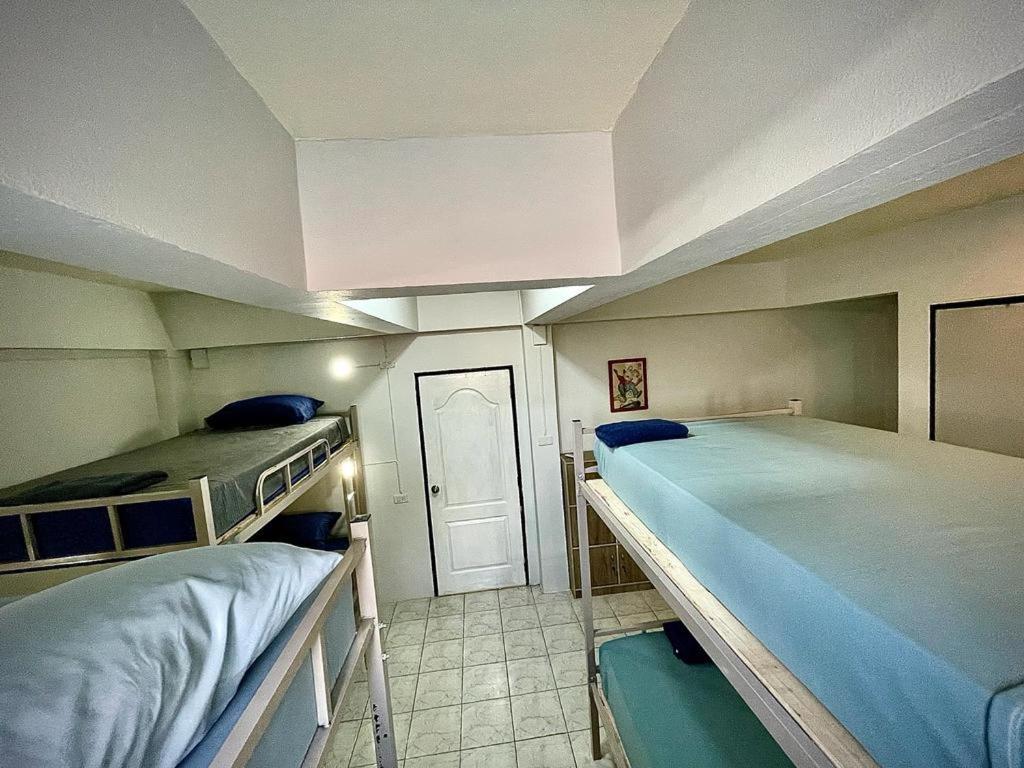 Satop Travelers Guesthouse Чиангмай Екстериор снимка