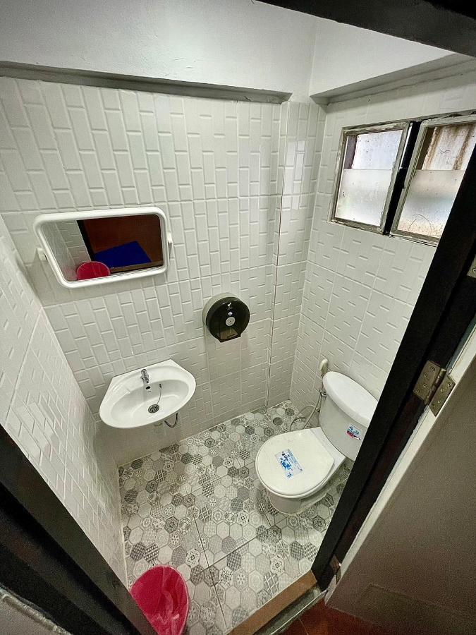 Satop Travelers Guesthouse Чиангмай Екстериор снимка