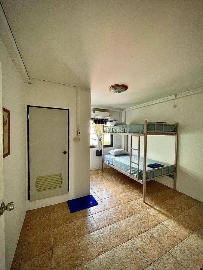 Satop Travelers Guesthouse Чиангмай Екстериор снимка