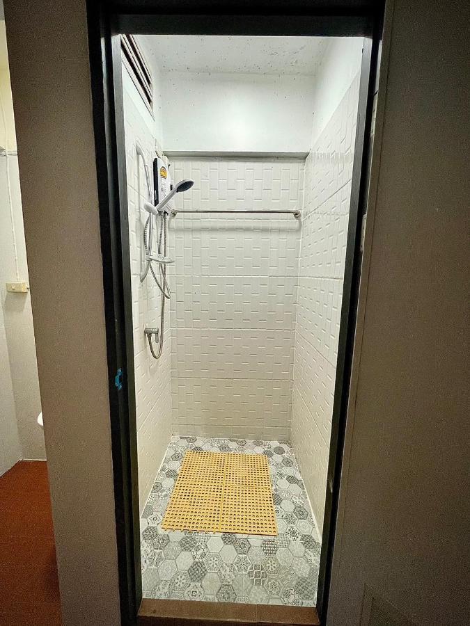 Satop Travelers Guesthouse Чиангмай Екстериор снимка