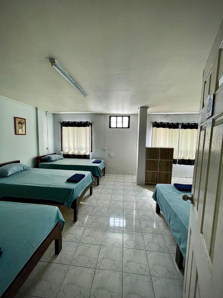 Satop Travelers Guesthouse Чиангмай Екстериор снимка