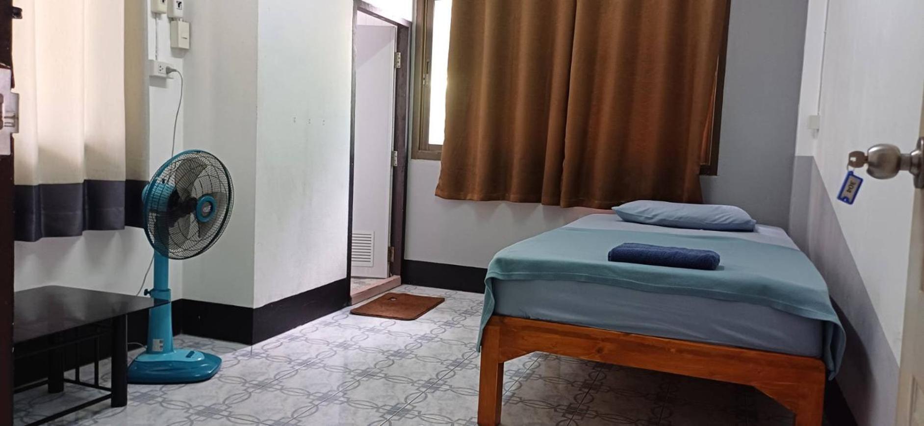 Satop Travelers Guesthouse Чиангмай Екстериор снимка