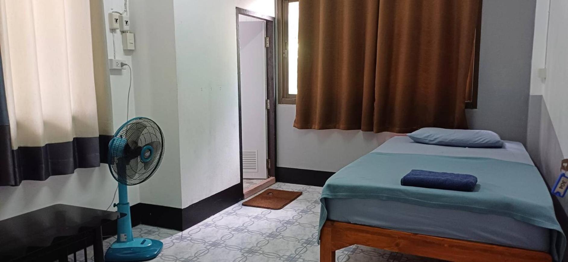 Satop Travelers Guesthouse Чиангмай Екстериор снимка