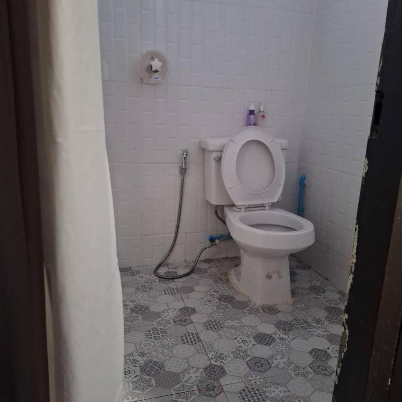 Satop Travelers Guesthouse Чиангмай Екстериор снимка