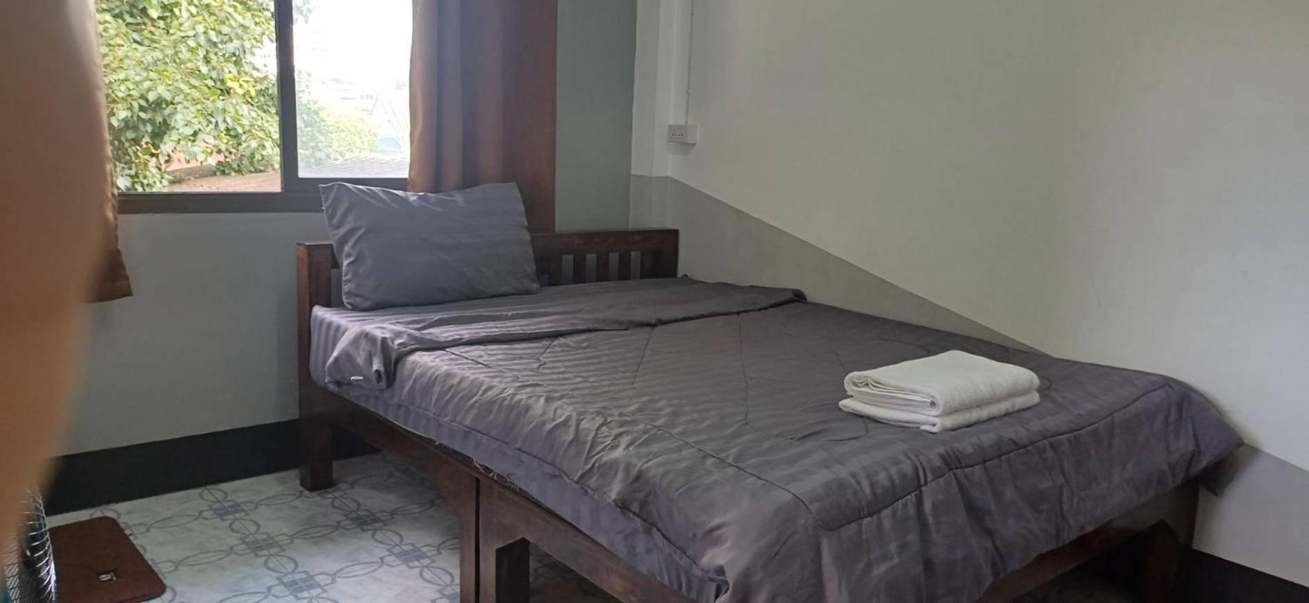 Satop Travelers Guesthouse Чиангмай Екстериор снимка