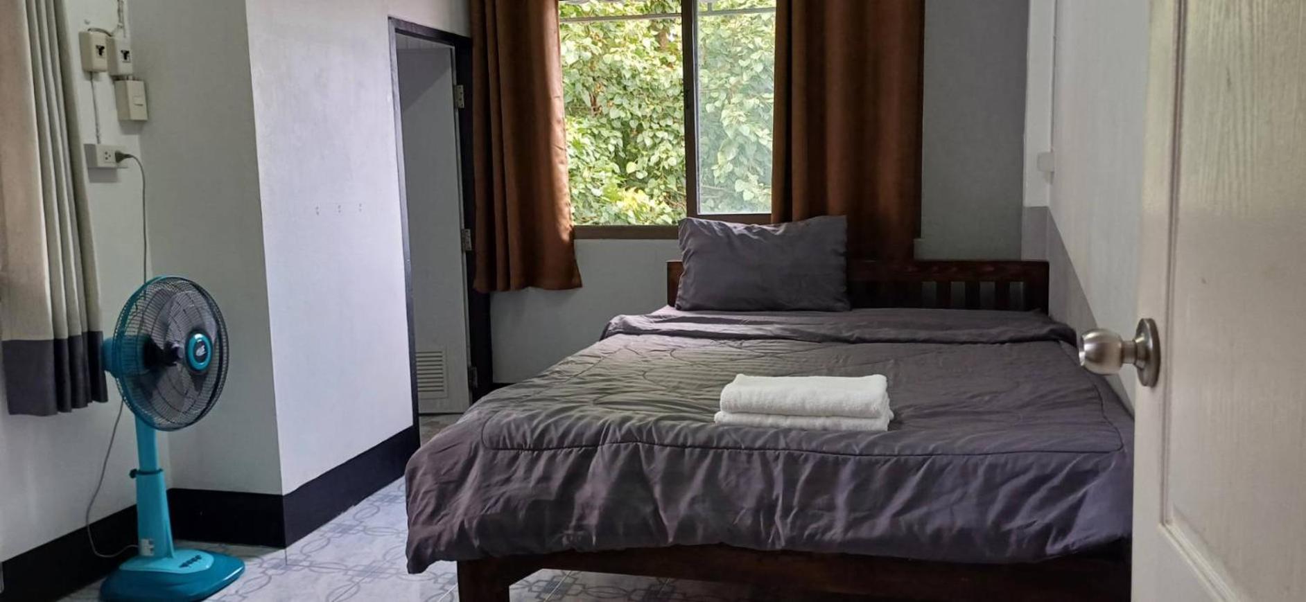 Satop Travelers Guesthouse Чиангмай Екстериор снимка